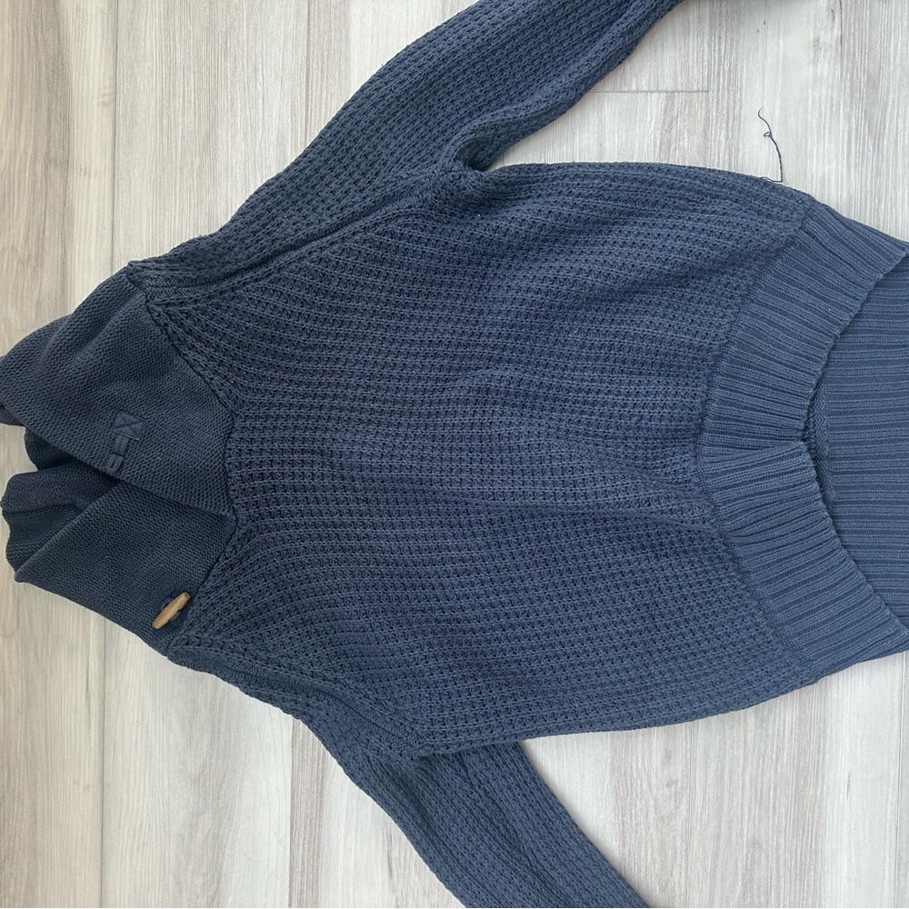 H&M Blue Turtleneck Sweater with Ribbed Texture